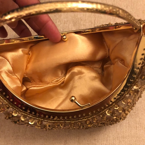 Gold sequins purse! Perfect for cocktail hour! - Picture 2 of 5